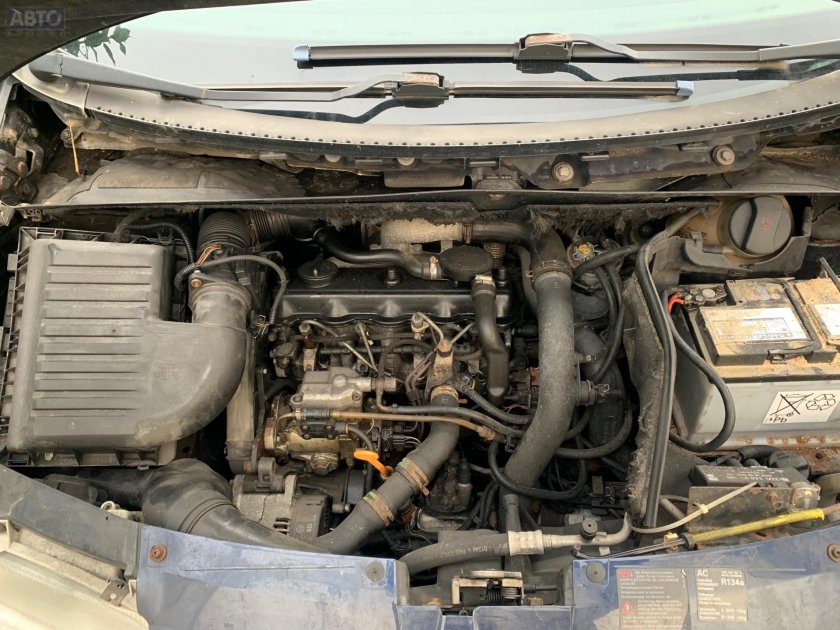 Фольксваген Шаран моторный отсек