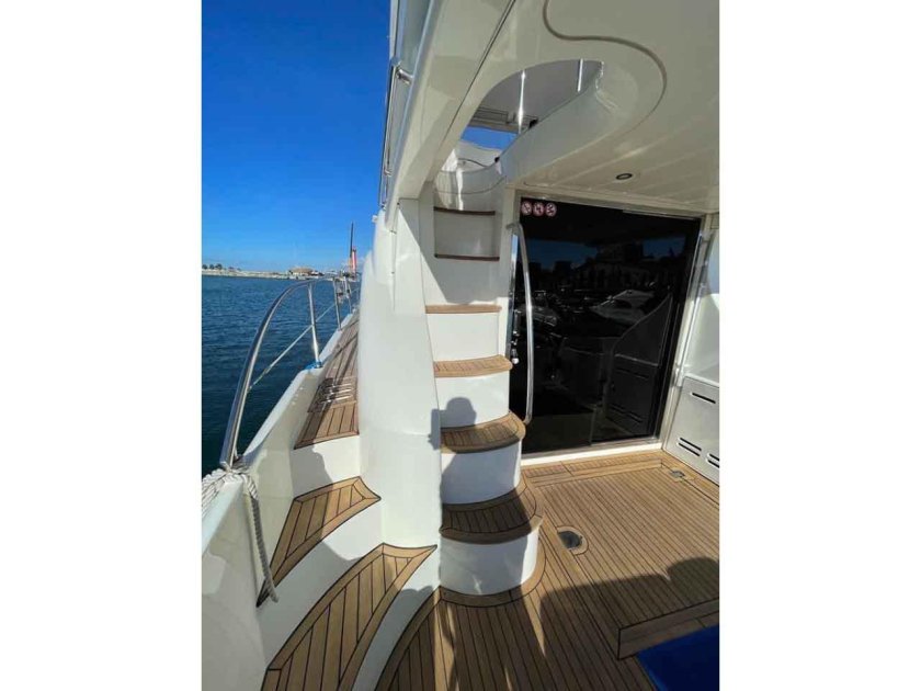 Яхта Азимут 42