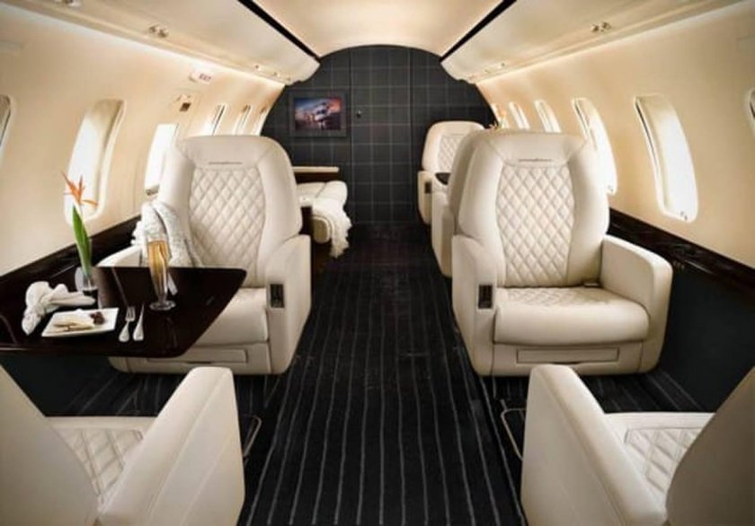 Самолет Bombardier Challenger