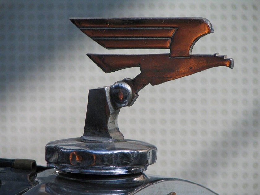 Adler автомобиль логотип