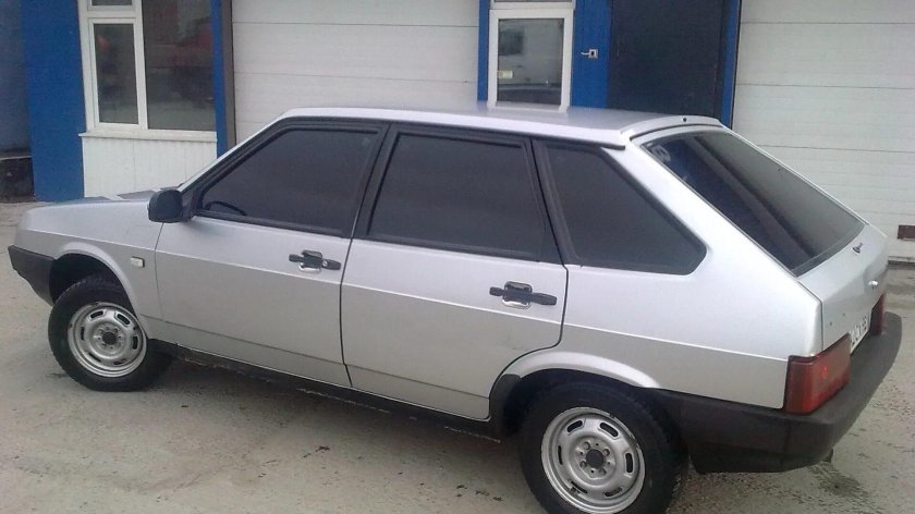 ВАЗ 2109 серебристая
