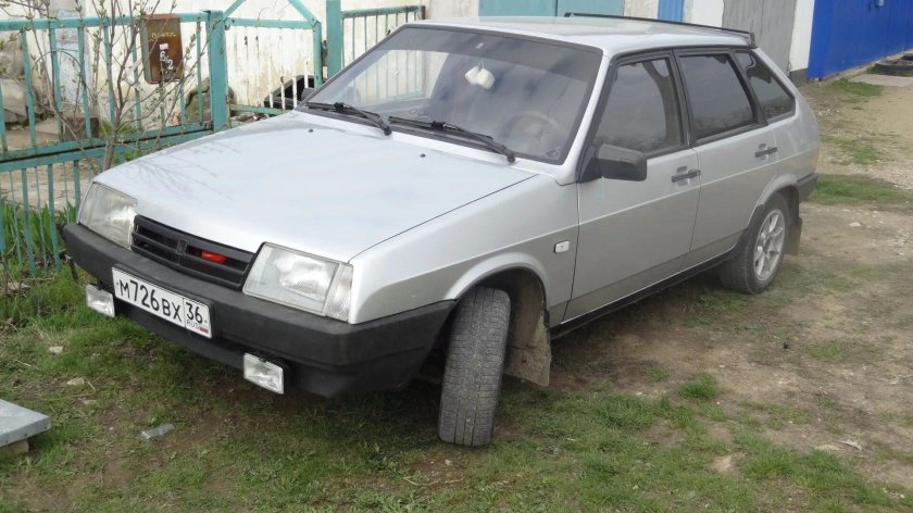 ВАЗ 2109 серебристая