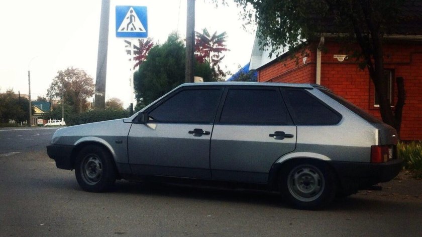 ВАЗ 2109 серебристая тонированная