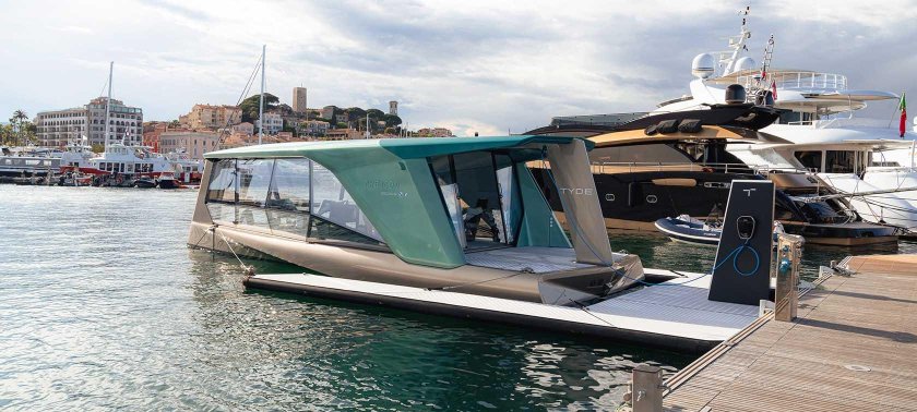 Катер на подводных крыльях