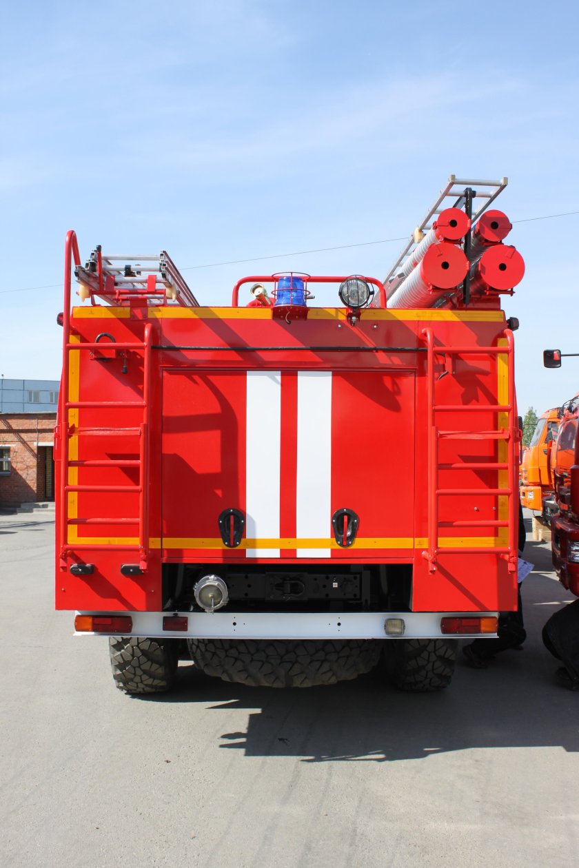 Автомобиль пенного тушения АПТ 8,0 на базе КАМАЗ-65111