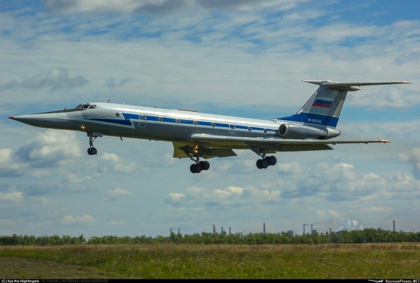 Ту-134 пассажирский самолёт