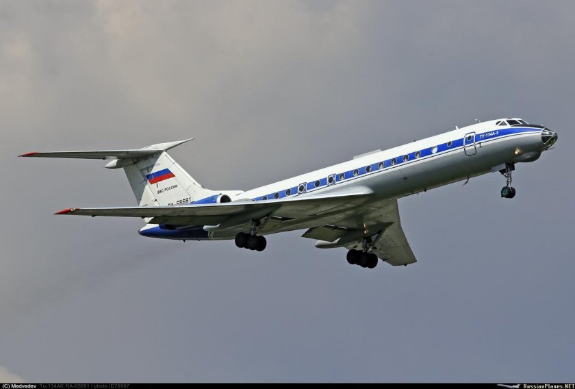 Самолет ту 134