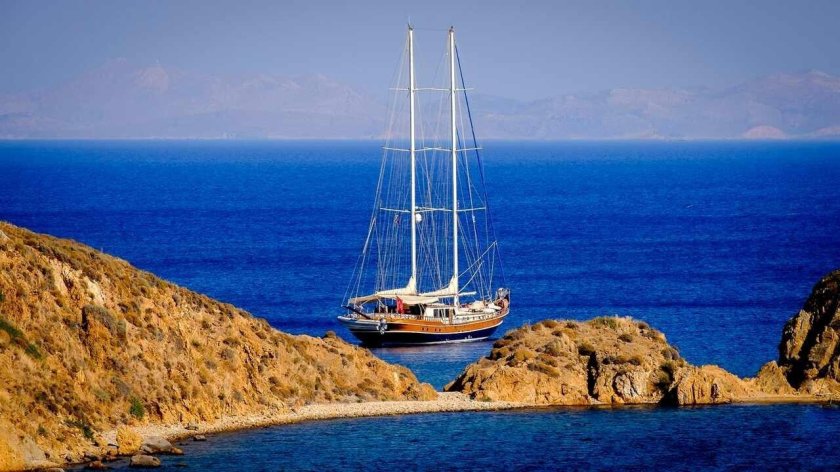 Парусная яхта Финикия