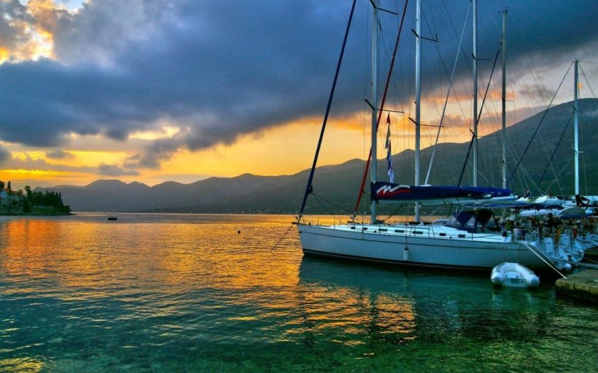 Пейзаж с яхтой