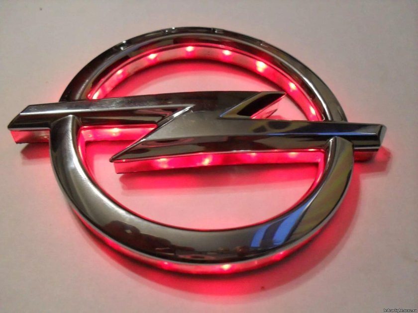 Опель Астра значок