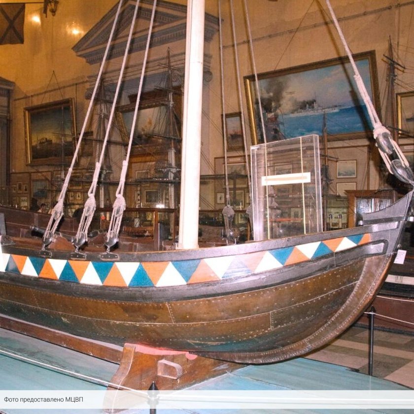 Ботик Петра 1 в Санкт-Петербурге