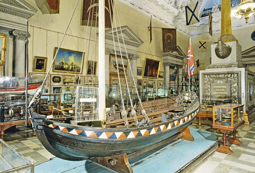 Ботик Петра 1 в Санкт-Петербурге