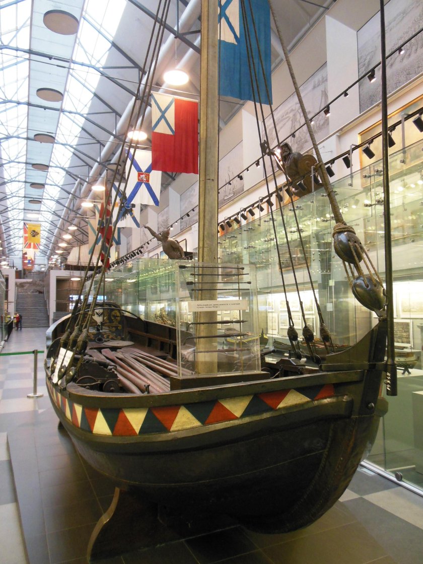 Центральный военно-морской музей Ботик Петра 1