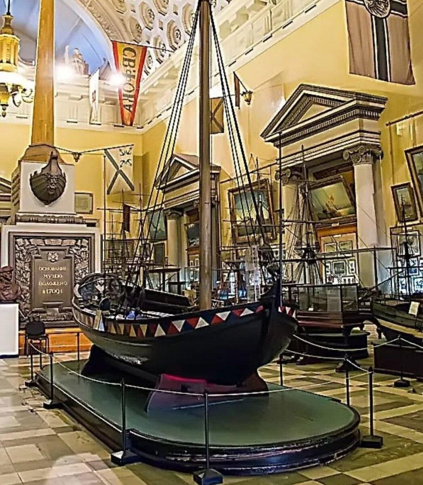 Ботик Петра 1 в Санкт-Петербурге