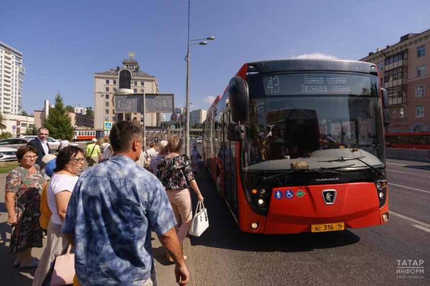 Люди в автобусе