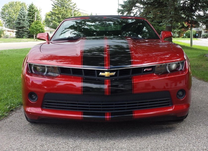 Chevrolet Camaro красная