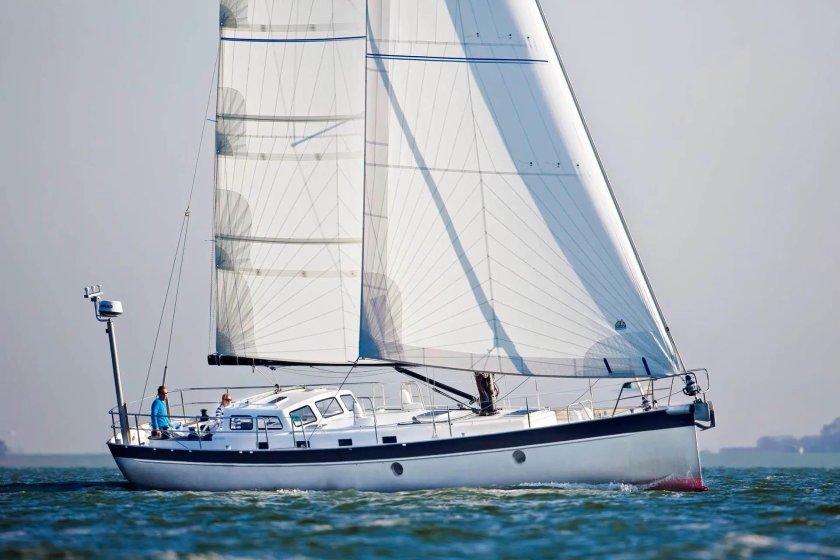 Парусная яхта hallberg-rassy 48
