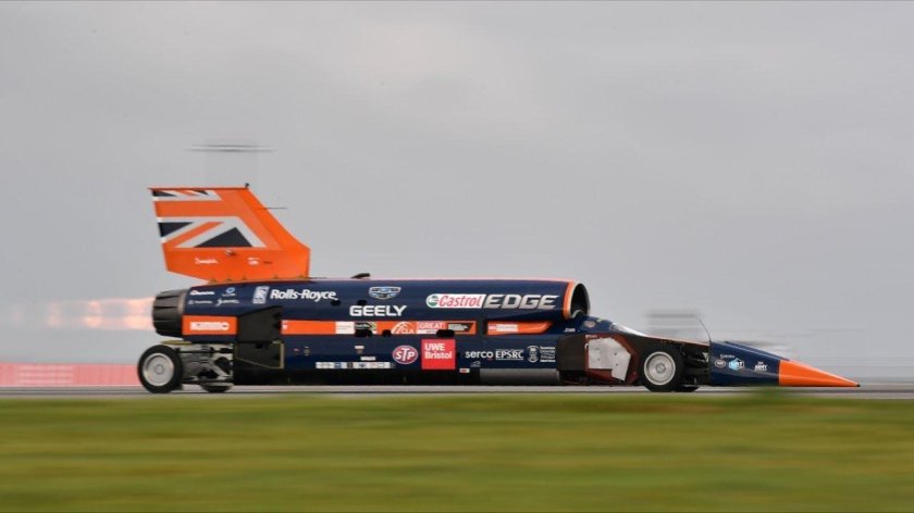 Машина Bloodhound SSC