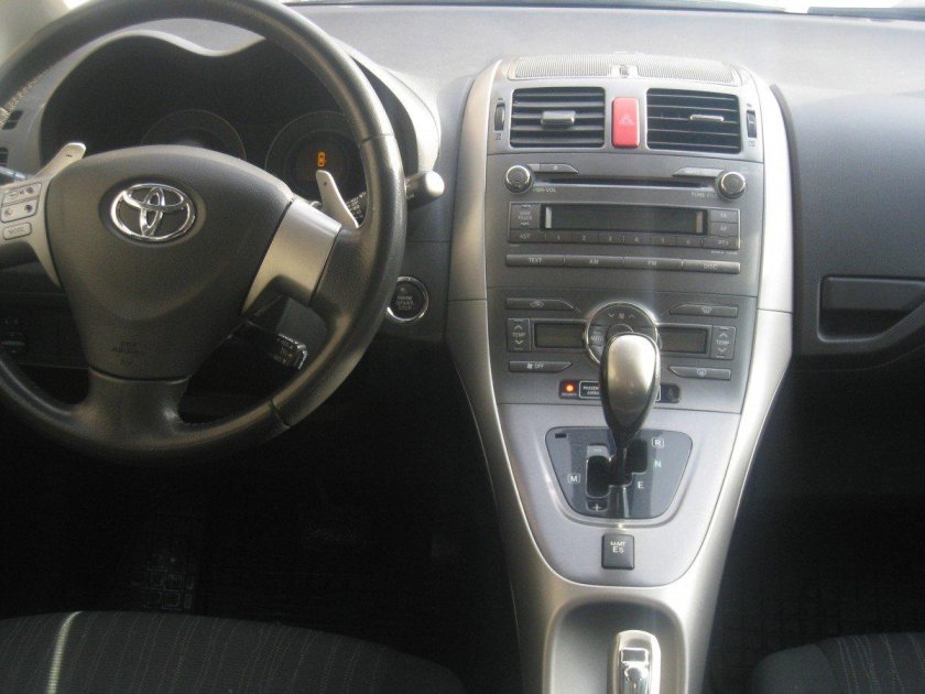 Тойота аурис 2008 робот