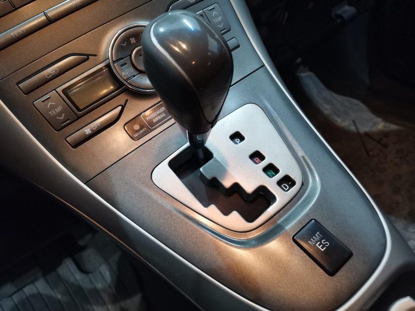 Тойота аурис 2008 робот