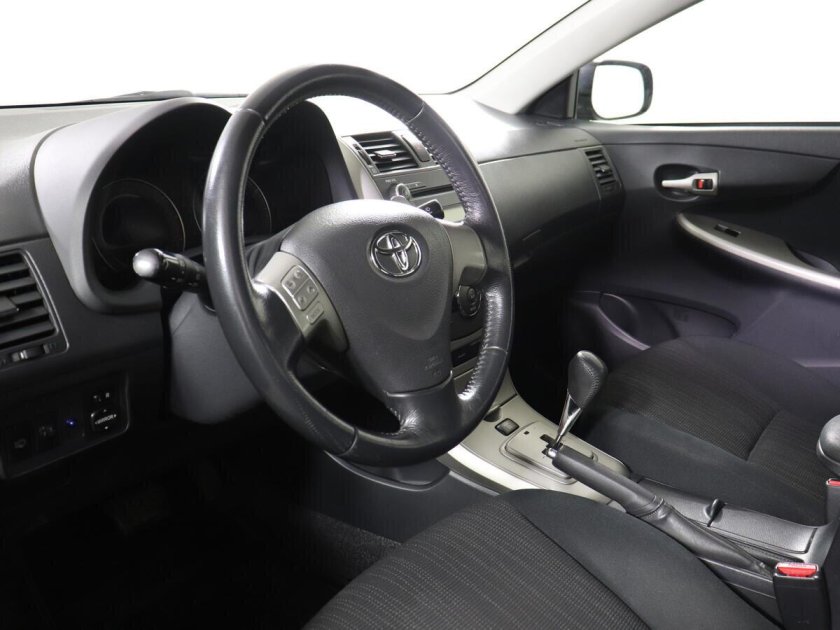 Тойота Королла 1.6 автомат