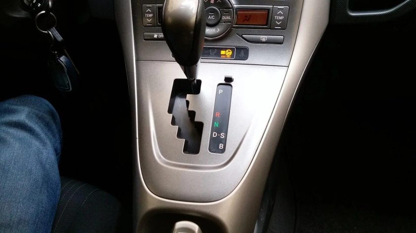 Тойота аурис 2008 робот