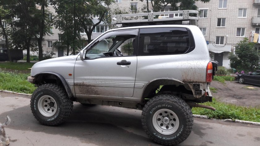 Suzuki Grand Vitara на 33 колесах