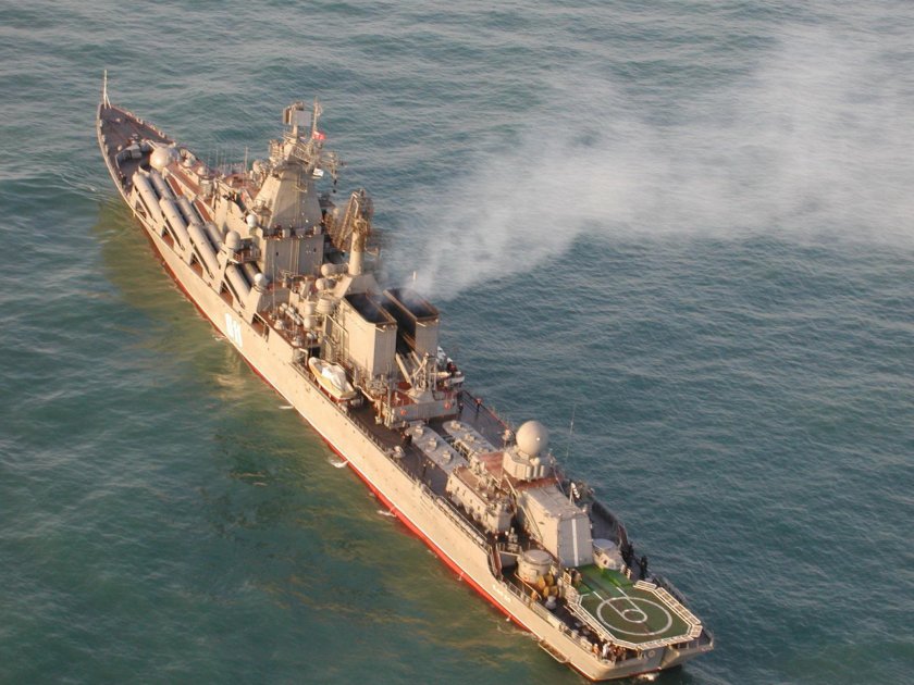 Флагман — Гвардейский ракетный крейсер проекта 1164 «Варяг».