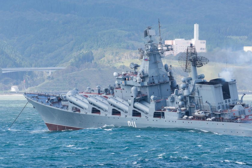 Флагман — Гвардейский ракетный крейсер проекта 1164 «Варяг».