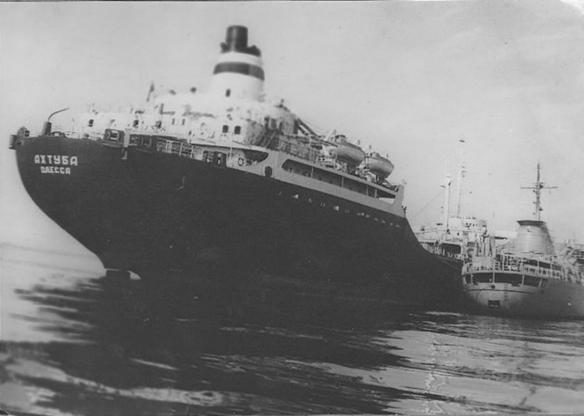 Танкер Ахтуба во Владивостоке