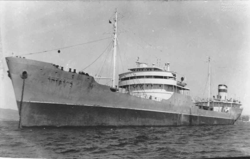 Теплоход Ашхабад 1957