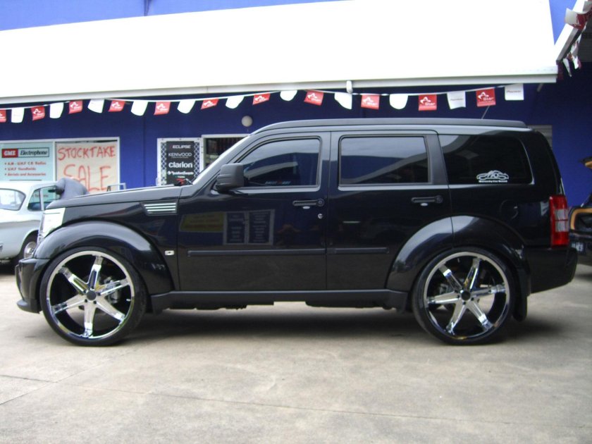 Додж нитро черный