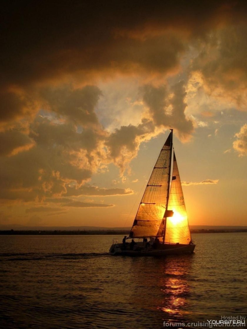 Парусник на закате