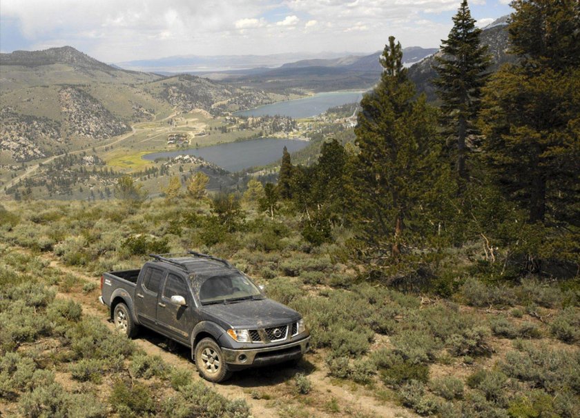 Внедорожник в горах