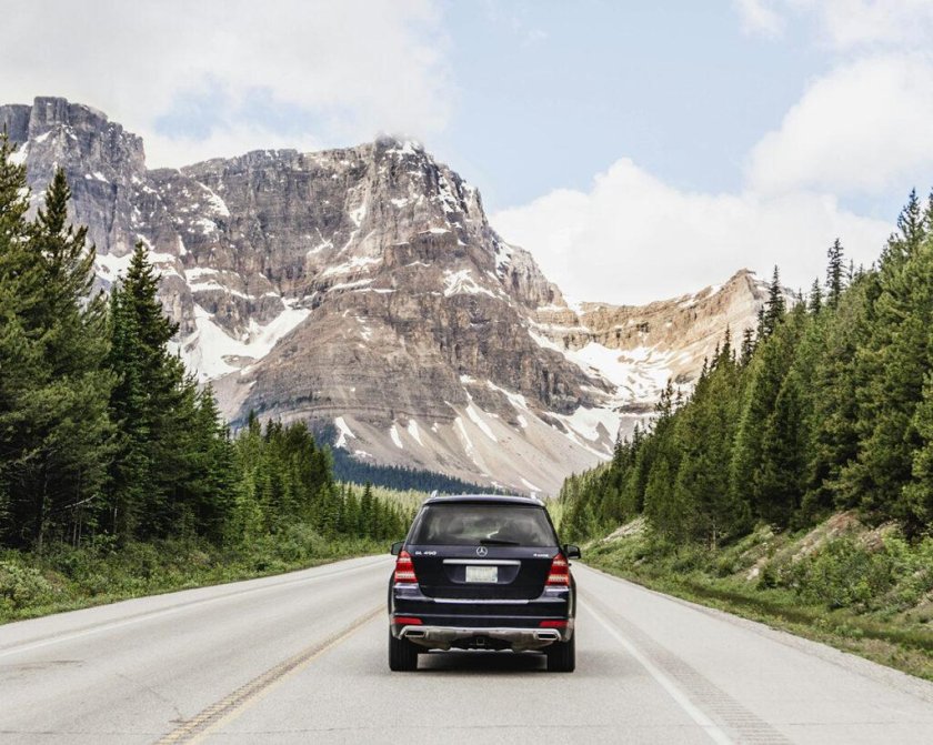 Машина в горах