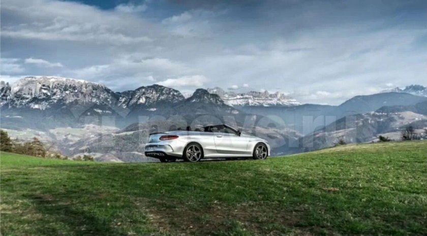 Машина на фоне гор