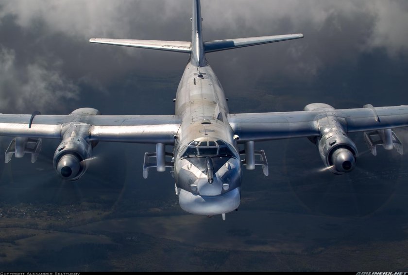 Стратегический турбовинтовой бомбардировщик ту-95мс