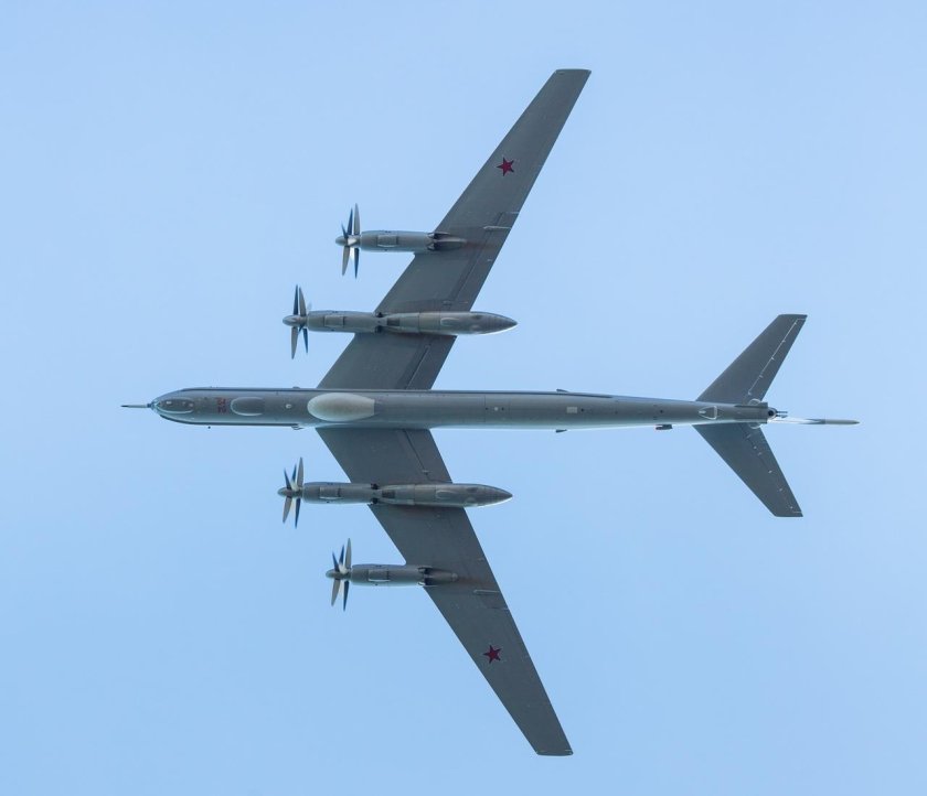 Стратегический турбовинтовой бомбардировщик ту-95мс