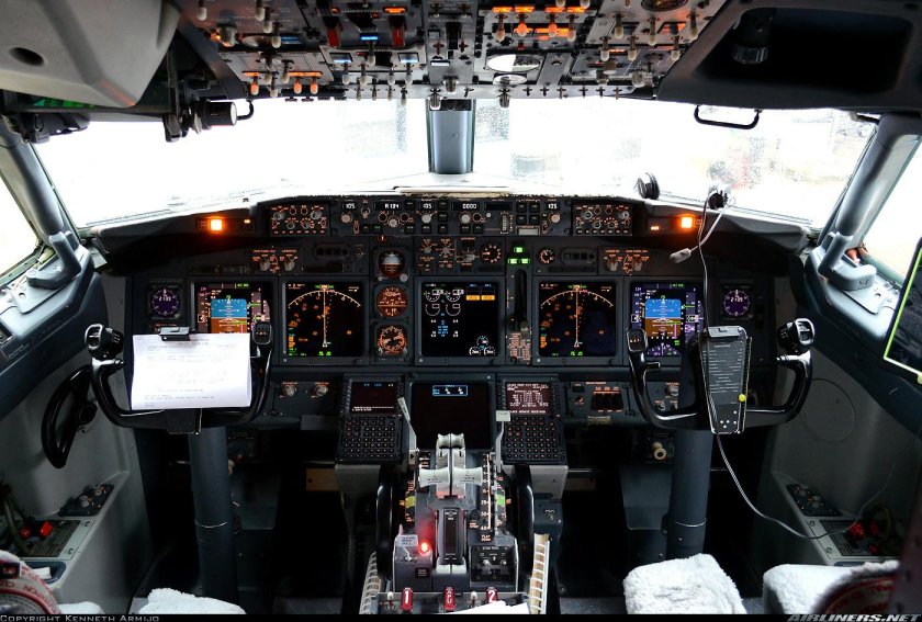 737-300er кабина