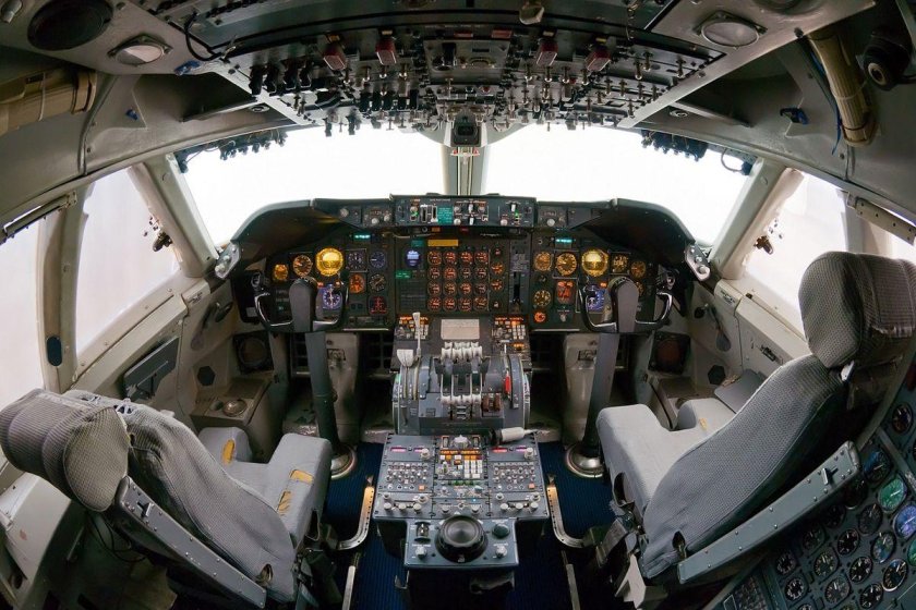 Боинг 747 100 кабина