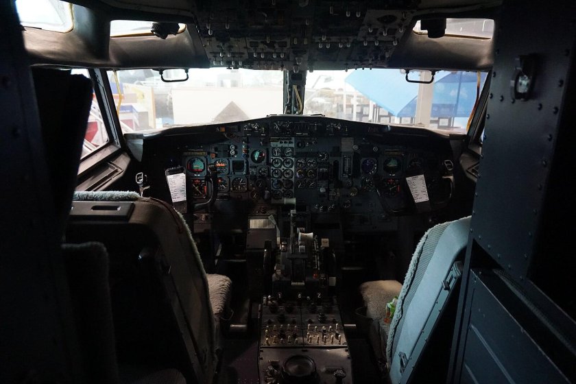 737-200 Cockpit
