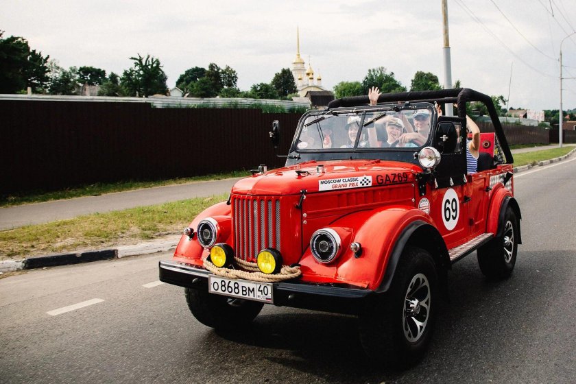 ГАЗ 69 красный