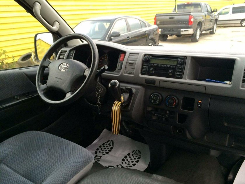 Toyota Hiace 2008 салон