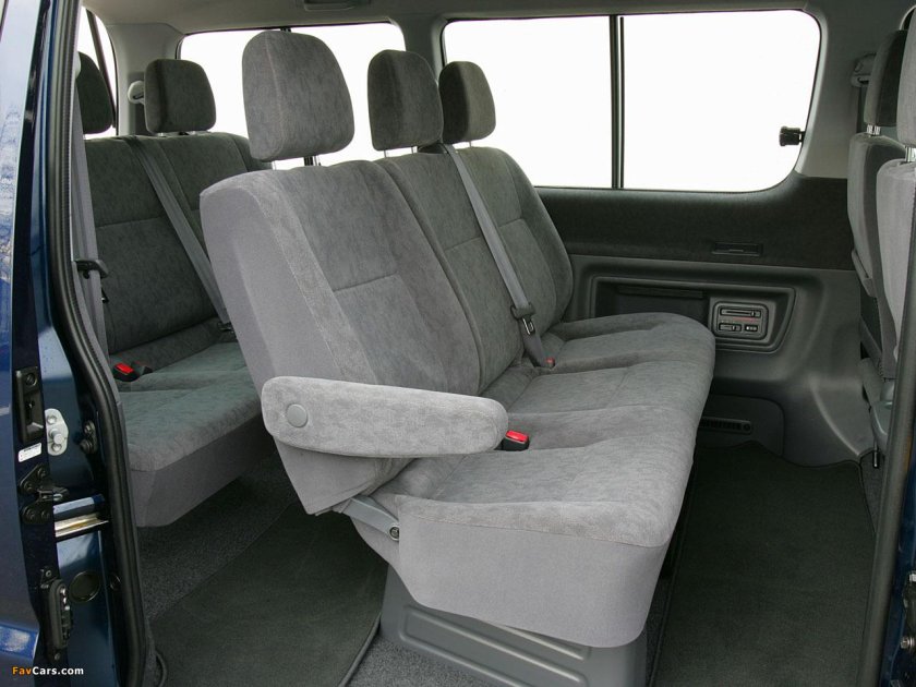 Toyota Hiace 2006 салон