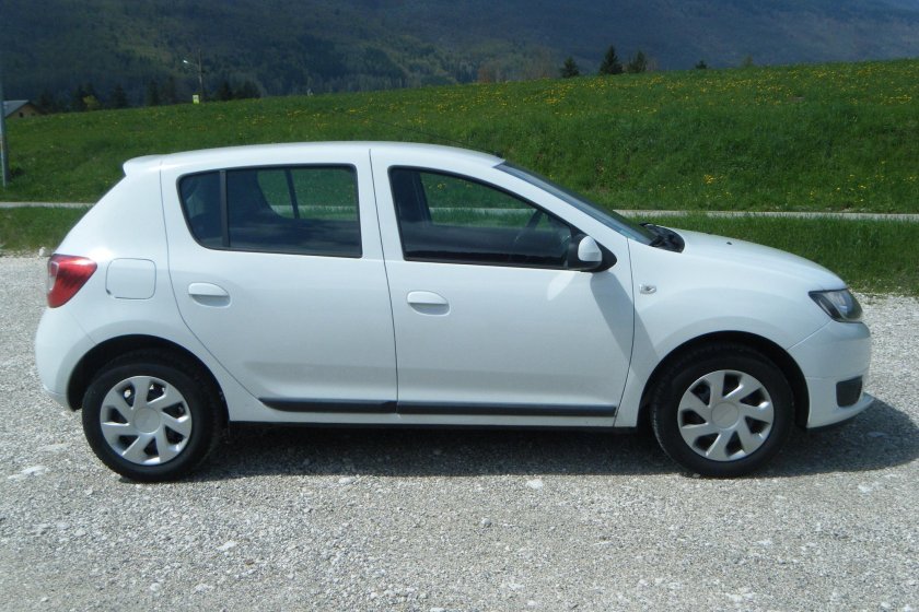 Рено Сандеро белый 2013