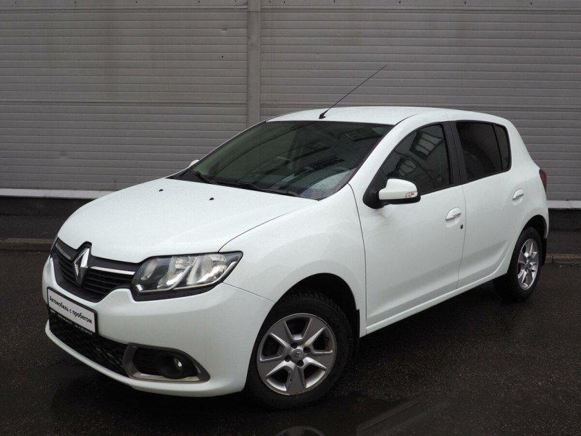 Рено Сандеро 2015 белый
