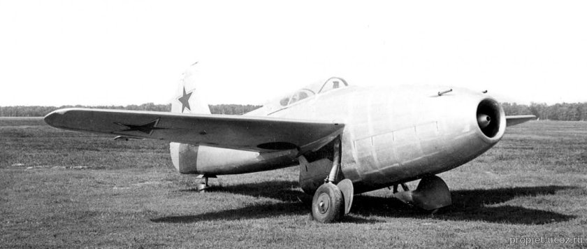 Реактивные самолеты миг-9 и як-15