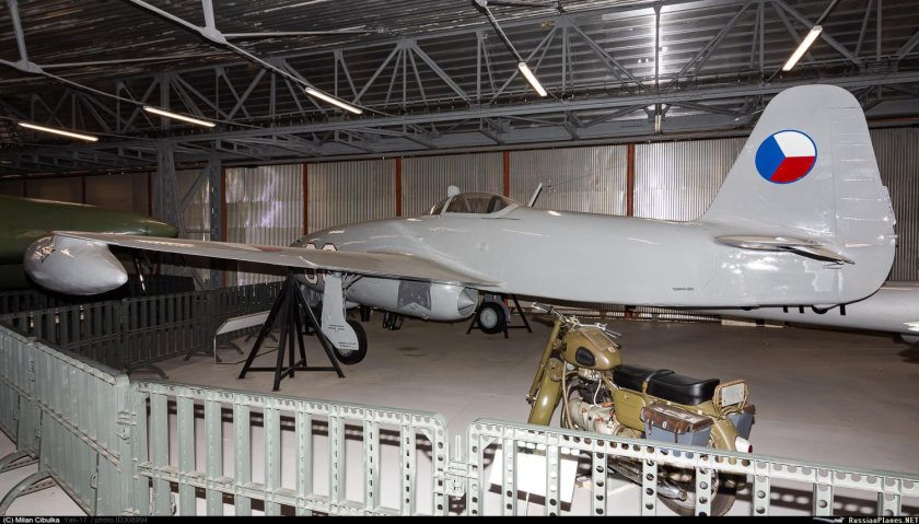 Пассажирский самолет як 8