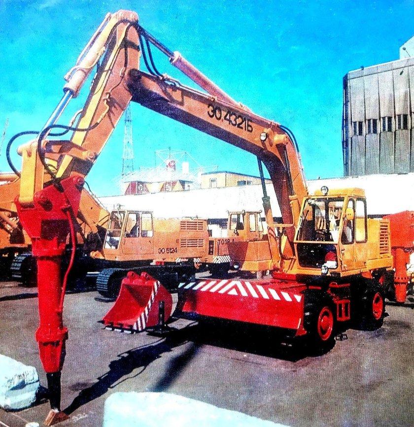 Колесный экскаватор