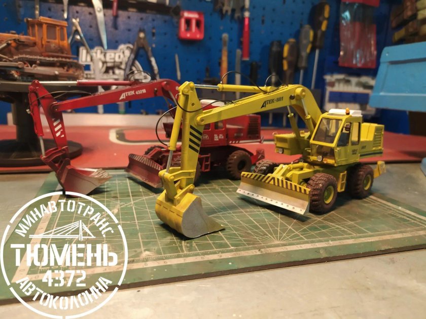 АТЕК экскаватор 1/43